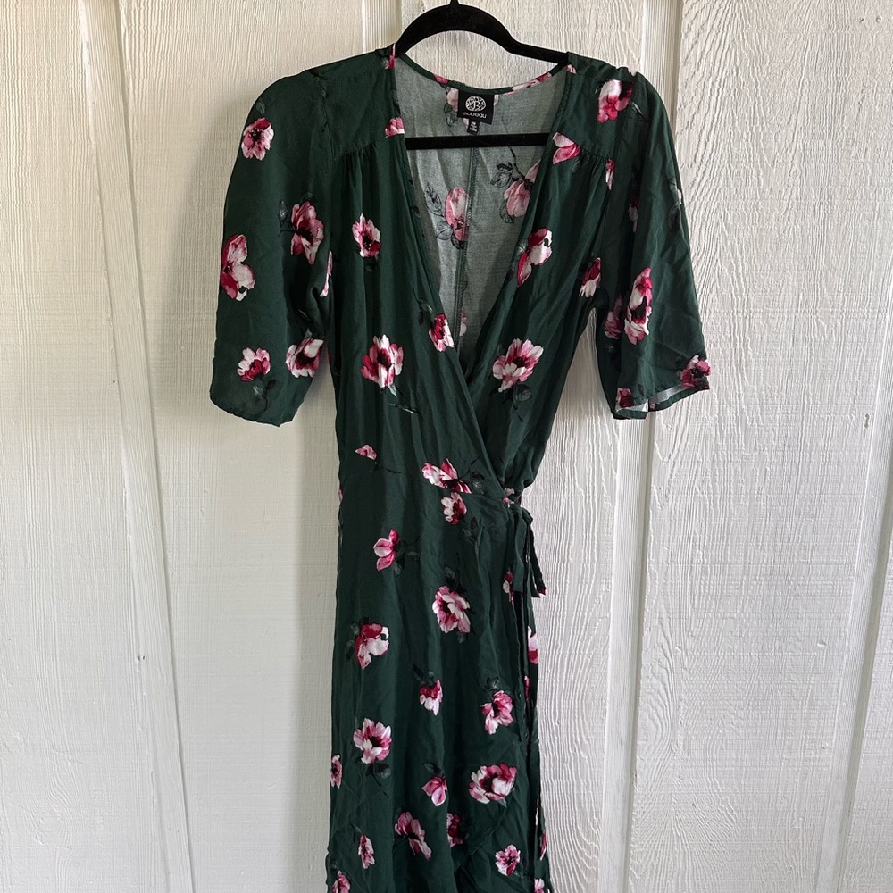 Bobeau Statement Floral Romantic Feminine Wrap Dress in Dark Green